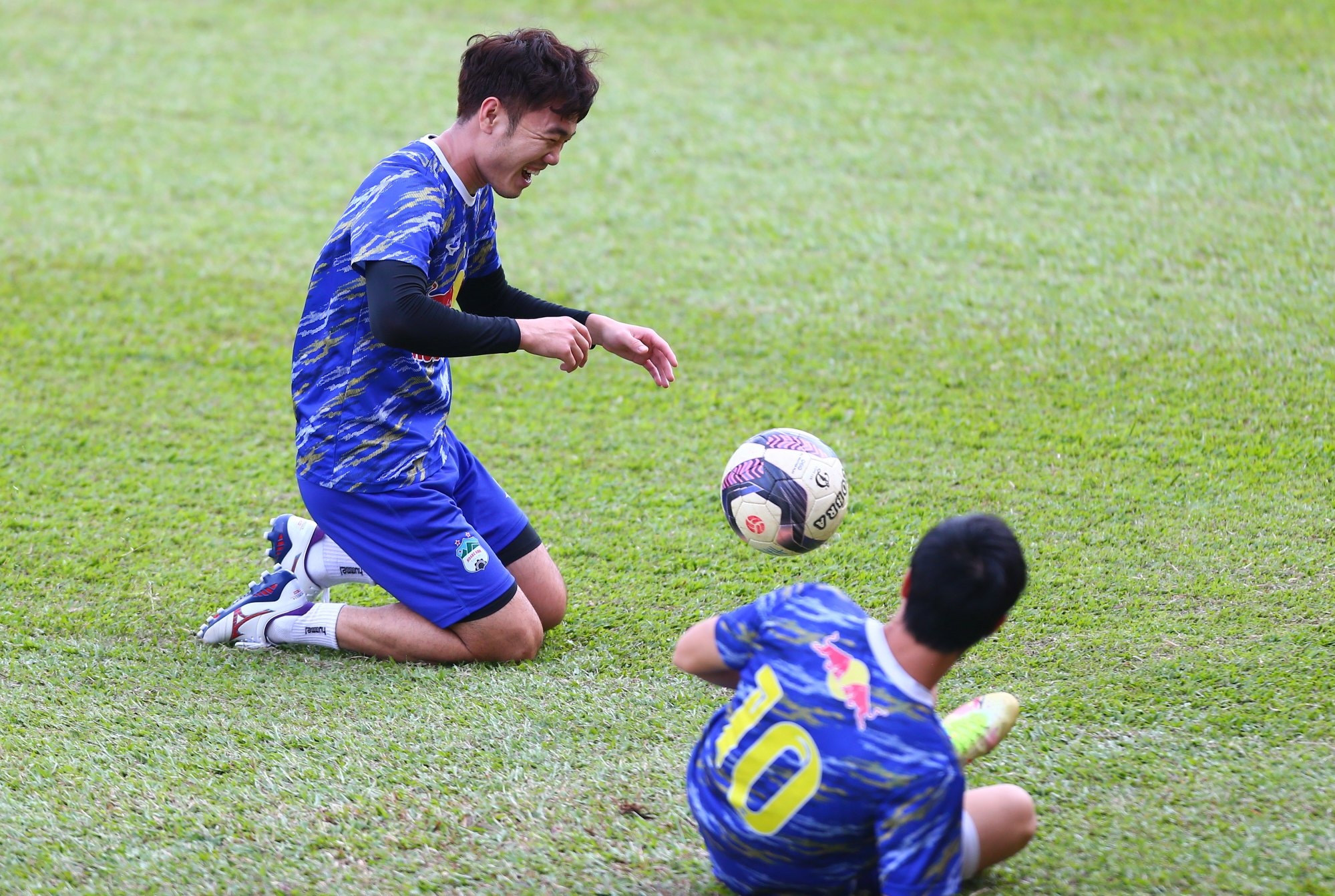 Kiatisuk khong den buoi tap cua HAGL anh 7