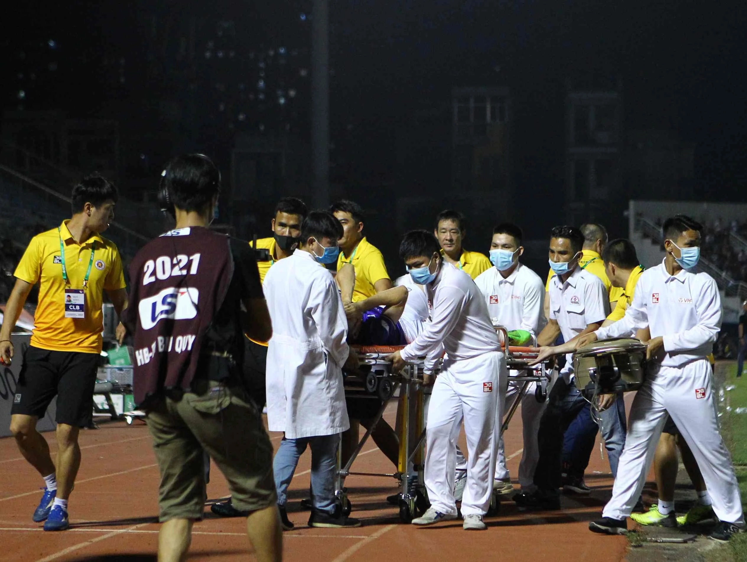 hoang thinh khien hung dung gay chan anh 7