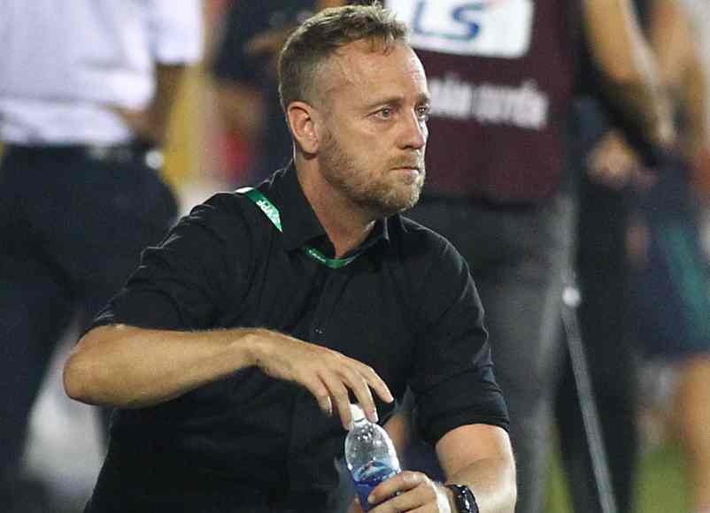 HLV CLB TP.HCM: 'Suc ep se tang len voi toi' hinh anh