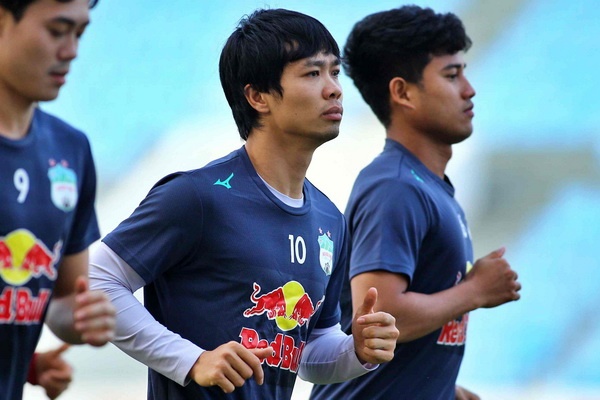 Khan gia treo cong xem HAGL tap o Da Nang hinh anh