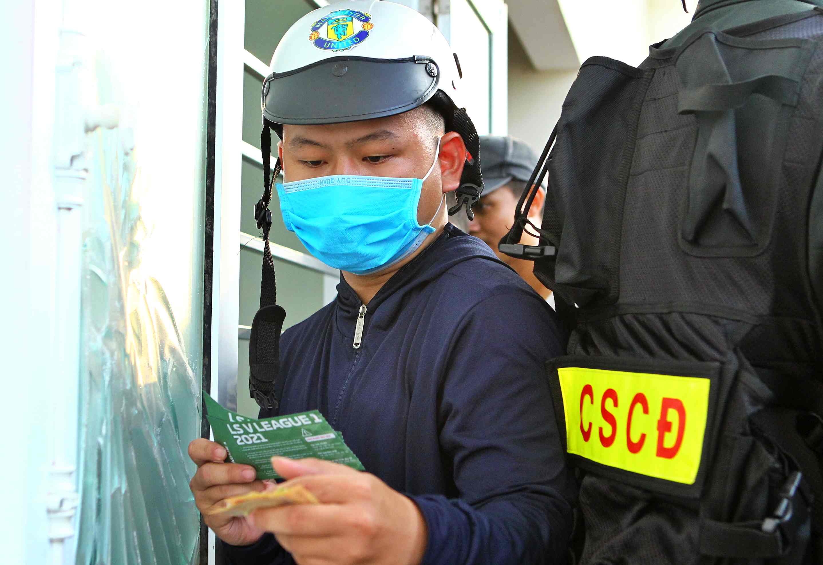 CDV ngan ngam vi khong mua duoc ve xem HAGL hinh anh