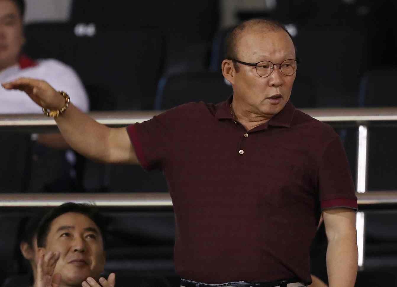 HLV Park lan dau di Pleiku xem HAGL cua Kiatisuk hinh anh