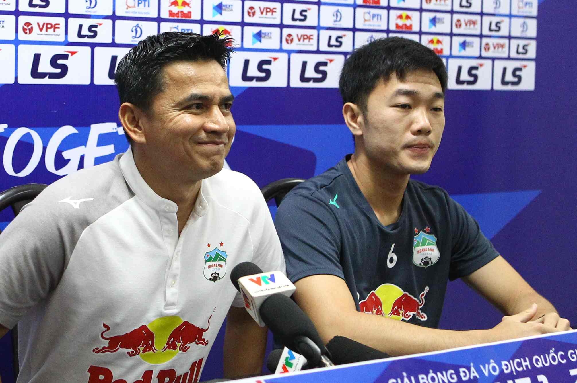 Kiatisuk noi gi sau khi HAGL tru hang thanh cong hinh anh