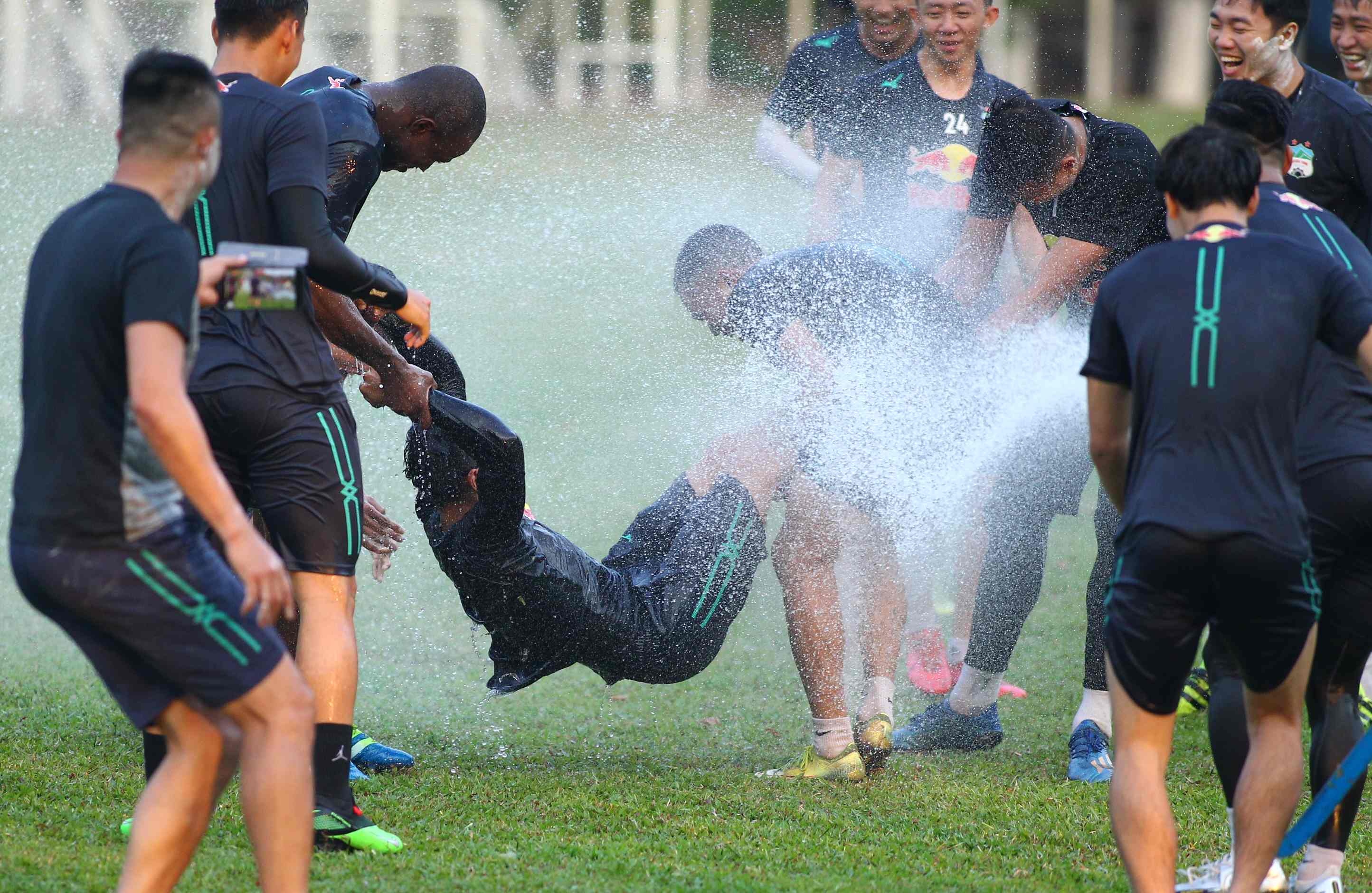 kiatisuk bi te nuoc anh 10