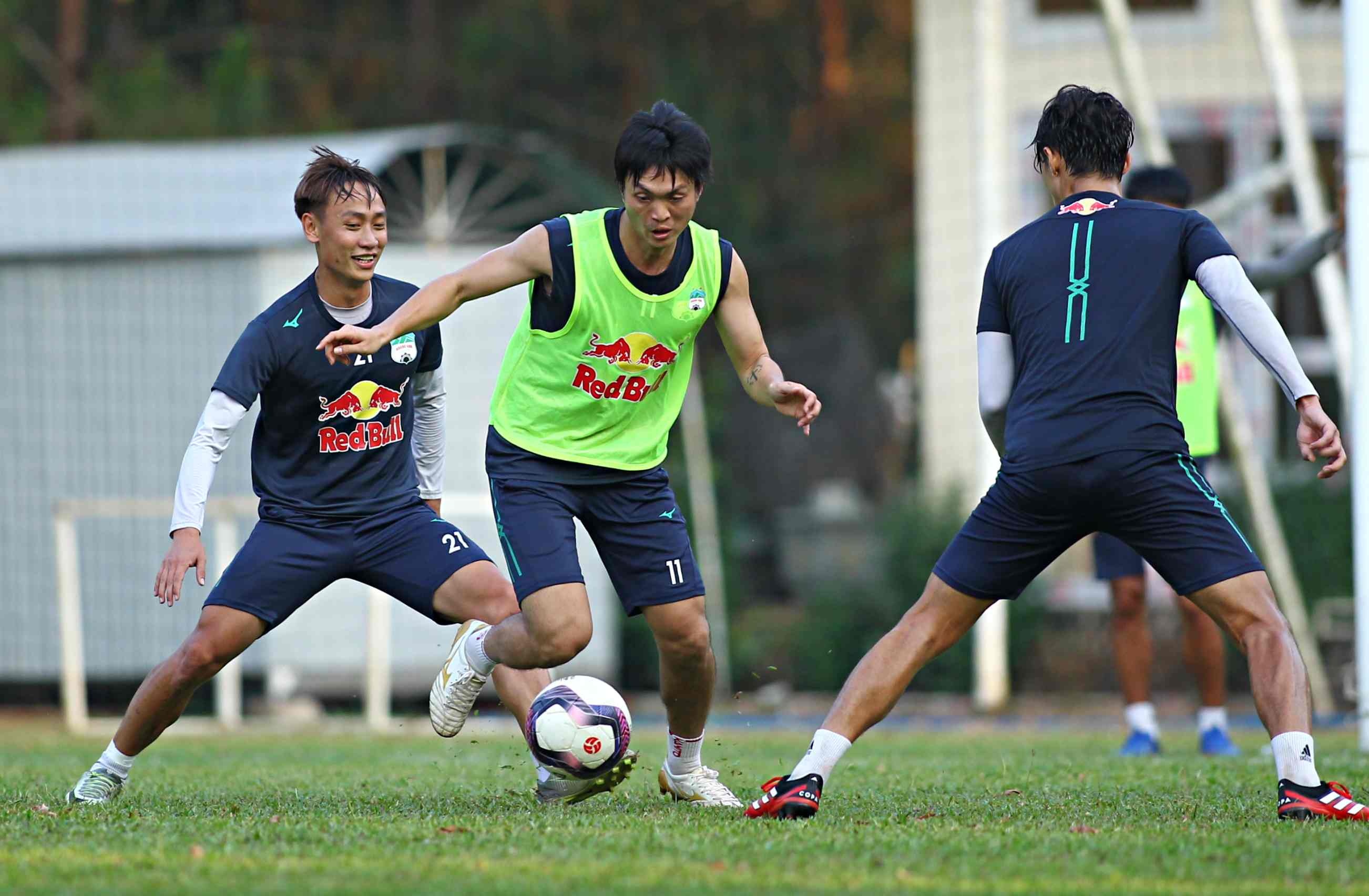 ve hagl gap ha noi anh 2