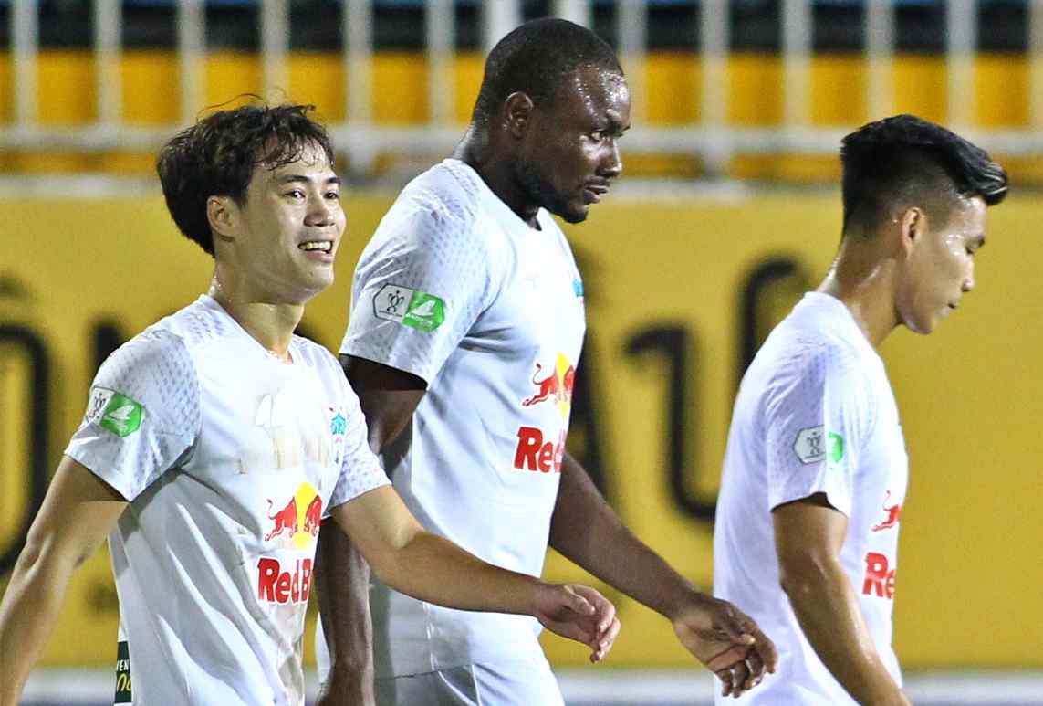 HLV An Giang: 'HAGL qua manh' hinh anh