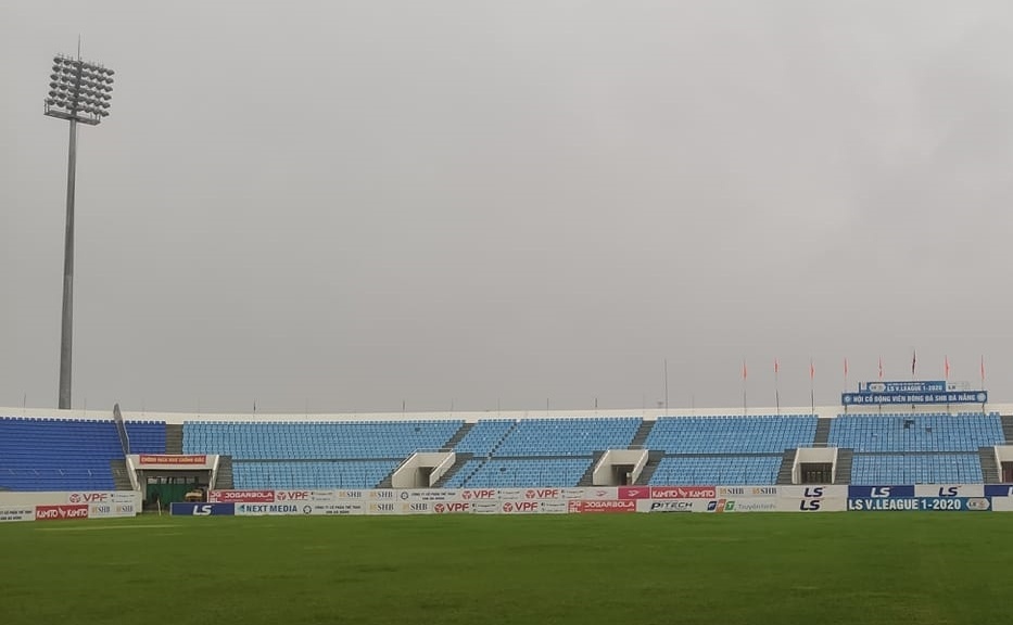 F0 treo rao vao khu tap luyen cua CLB Da Nang hinh anh