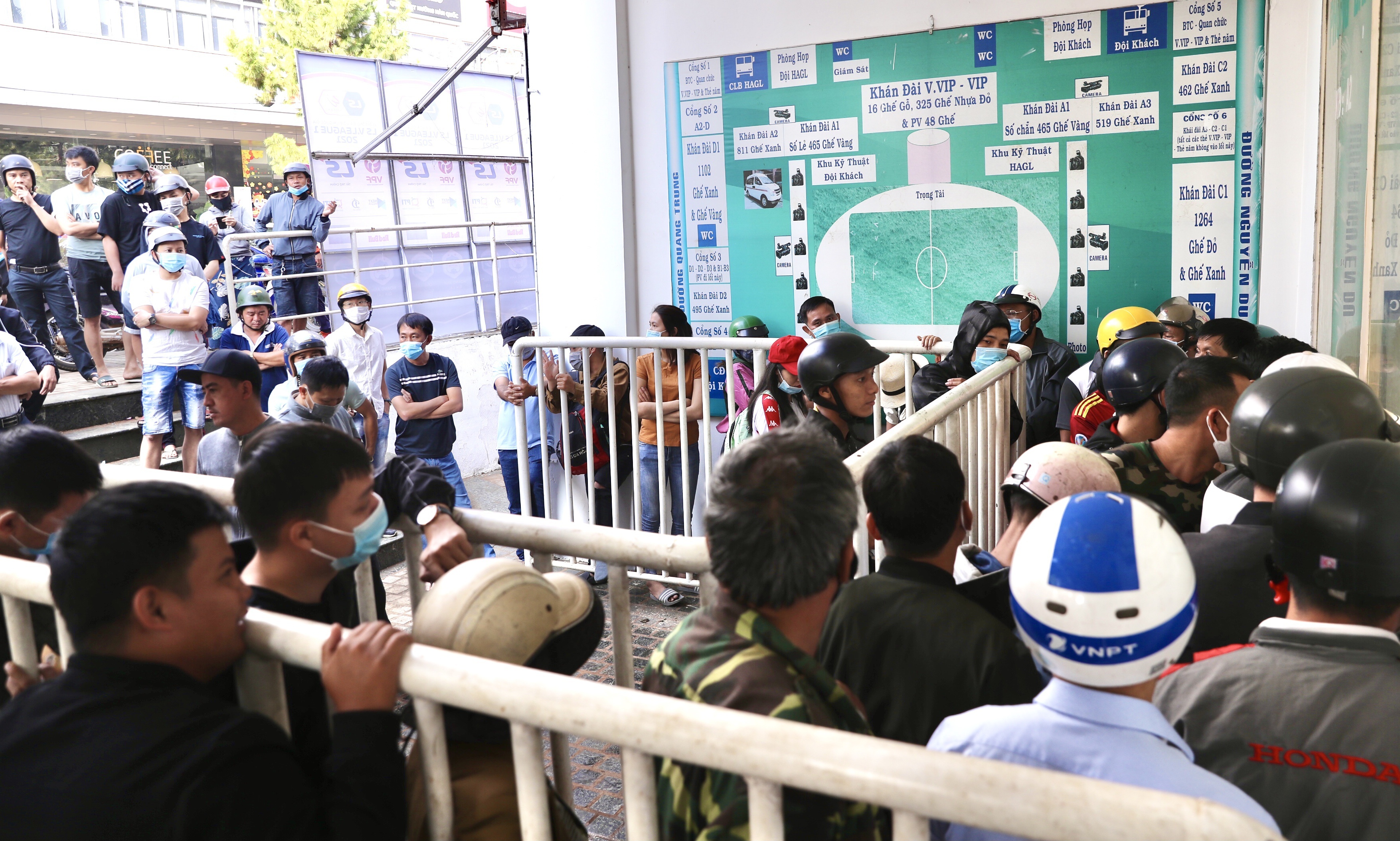 ve hagl gap ha noi anh 1