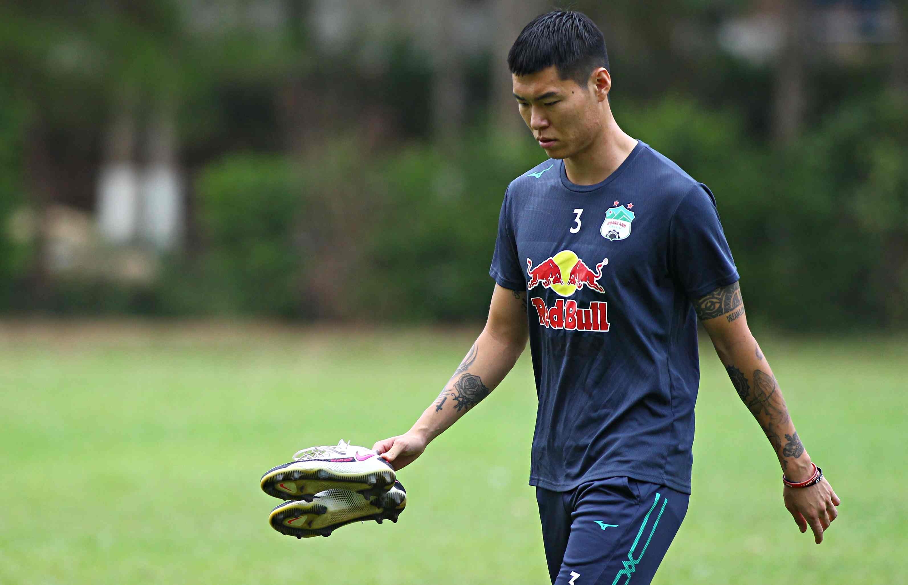 Trung ve HAGL ve Han Quoc di nghia vu quan su anh 1