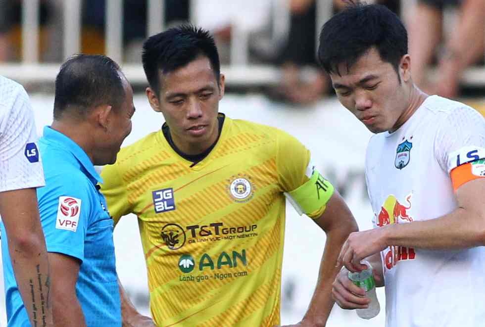 Van Quyet bat luc truoc thu mon HAGL hinh anh