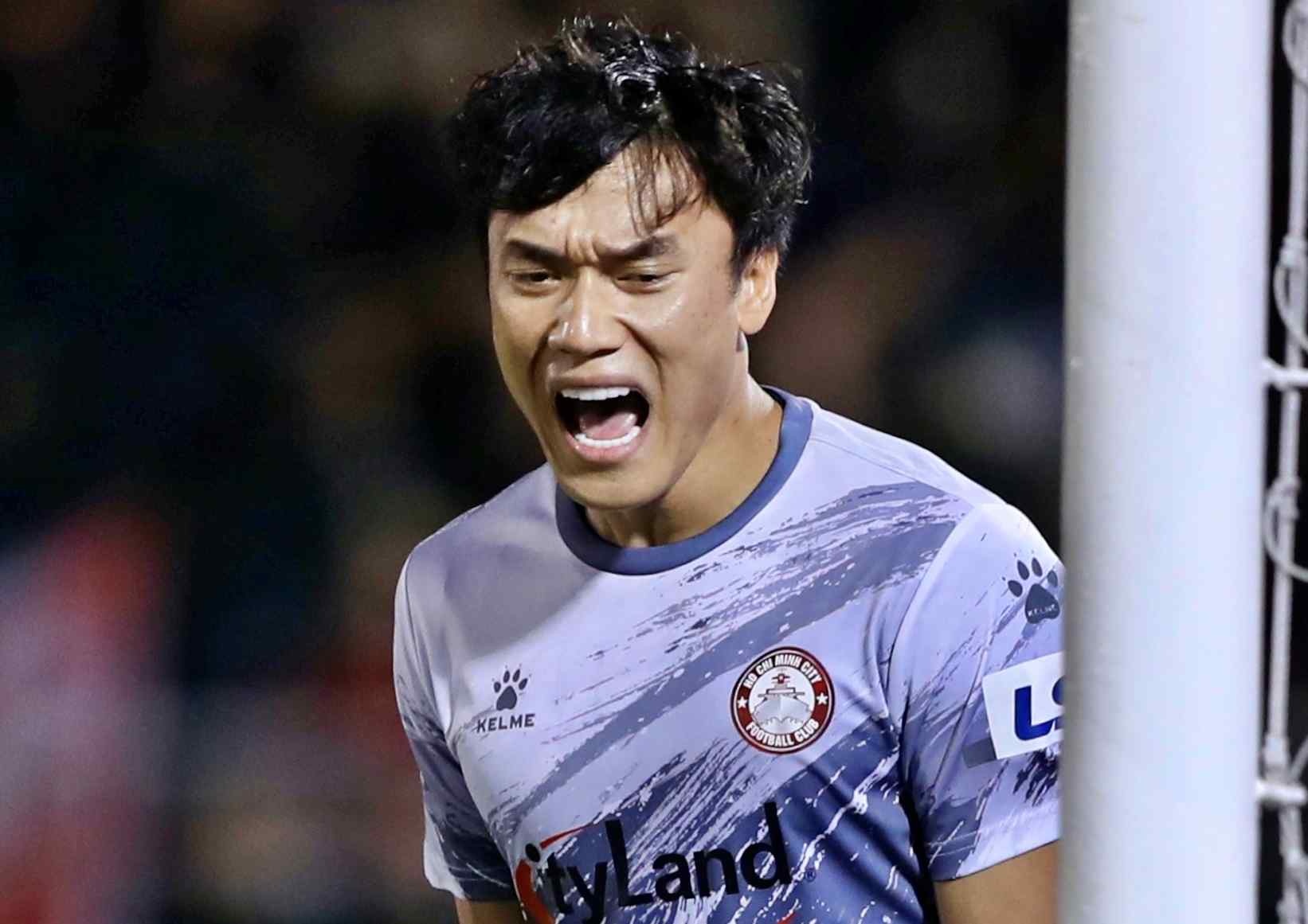 HLV Polking: 'Bui Tien Dung se con choi tot hon' hinh anh