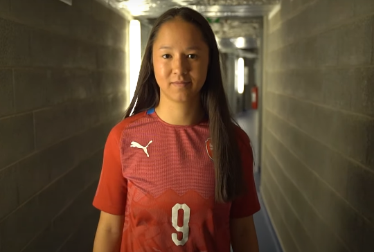 Nu tien dao Viet kieu khoac ao U19 CH Czech hinh anh