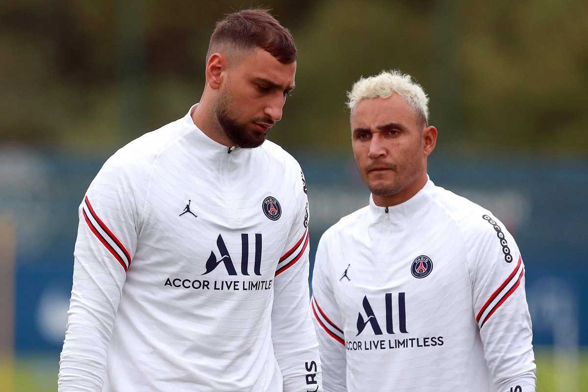 HLV PSG noi thang Navas phai du bi cho Donnarumma hinh anh