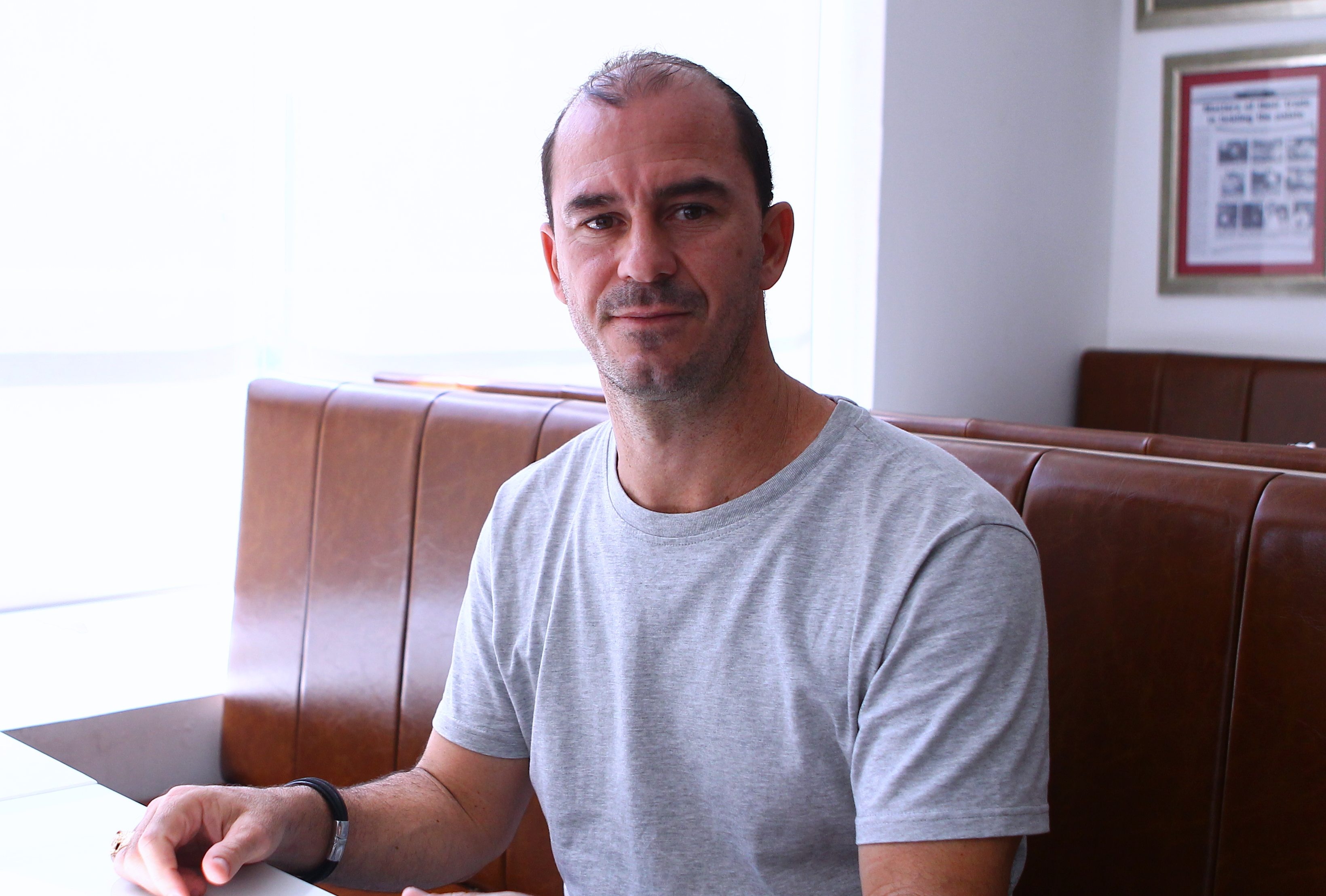 Huynh Kesley thi dau cho Binh Duong o tuoi 41 hinh anh