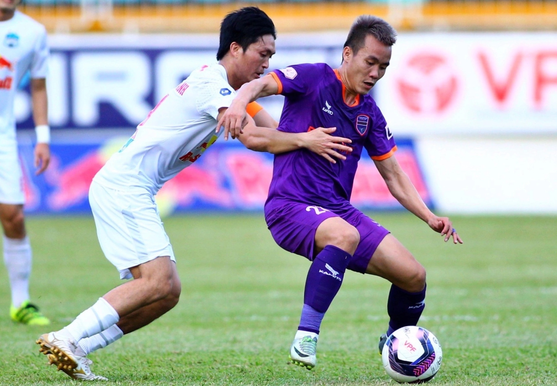 Tuan Anh vat va truoc dong doi o tuyen Viet Nam hinh anh