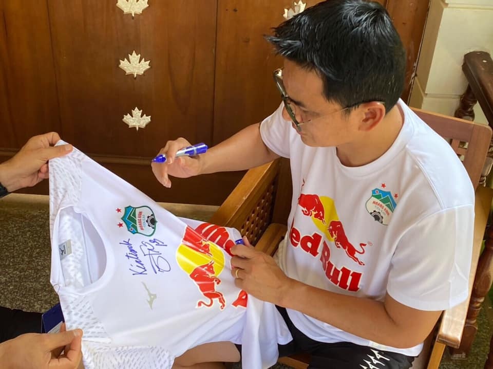 chu ky kiatisuk 130 trieu dong anh 1