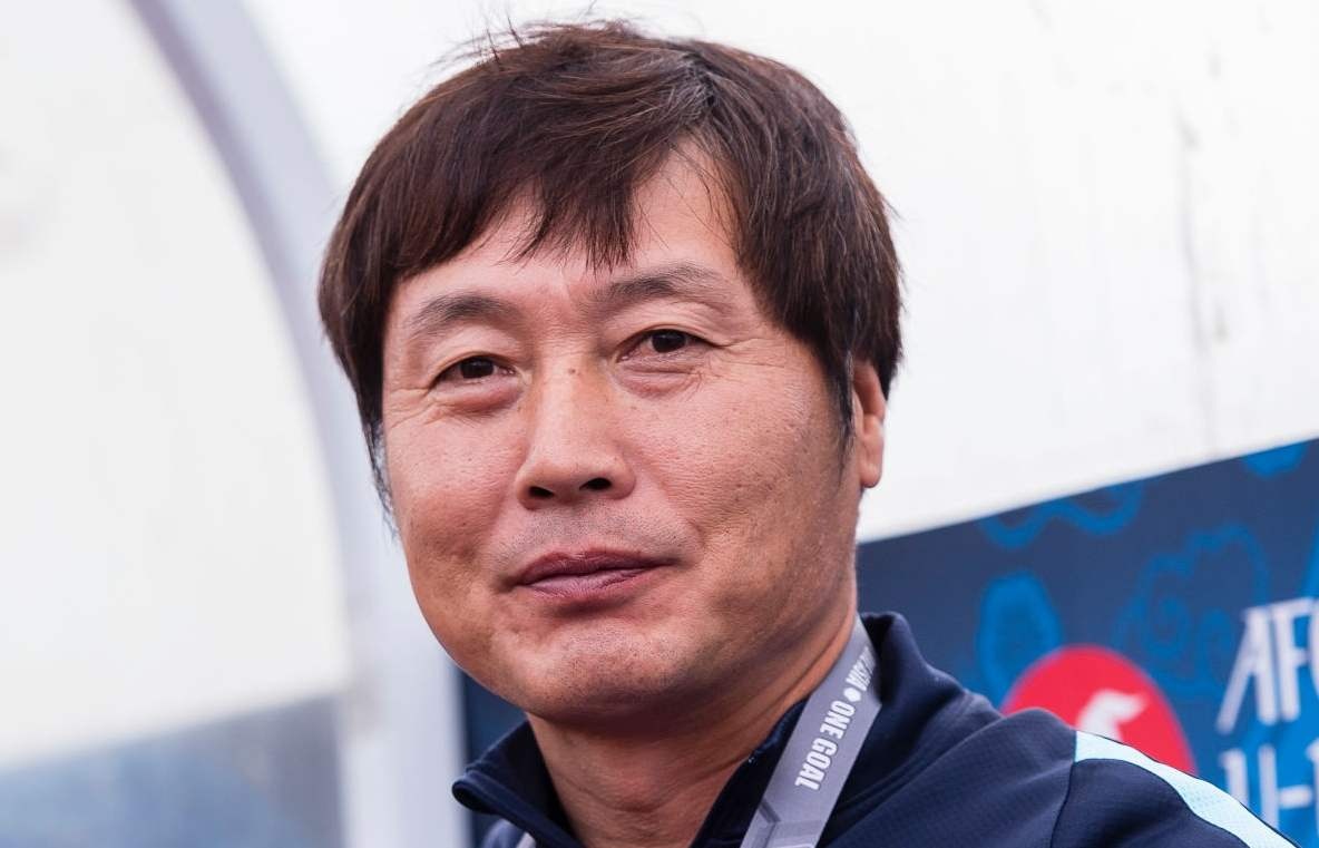 HLV Han Quoc duoc moi dan dat CLB nu Ha Noi hinh anh