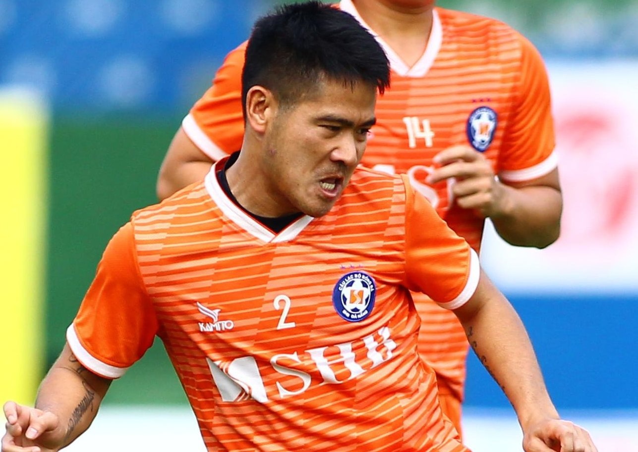 Cuu tuyen thu Au Van Hoan khoac ao Hai Phong 8 tran hinh anh