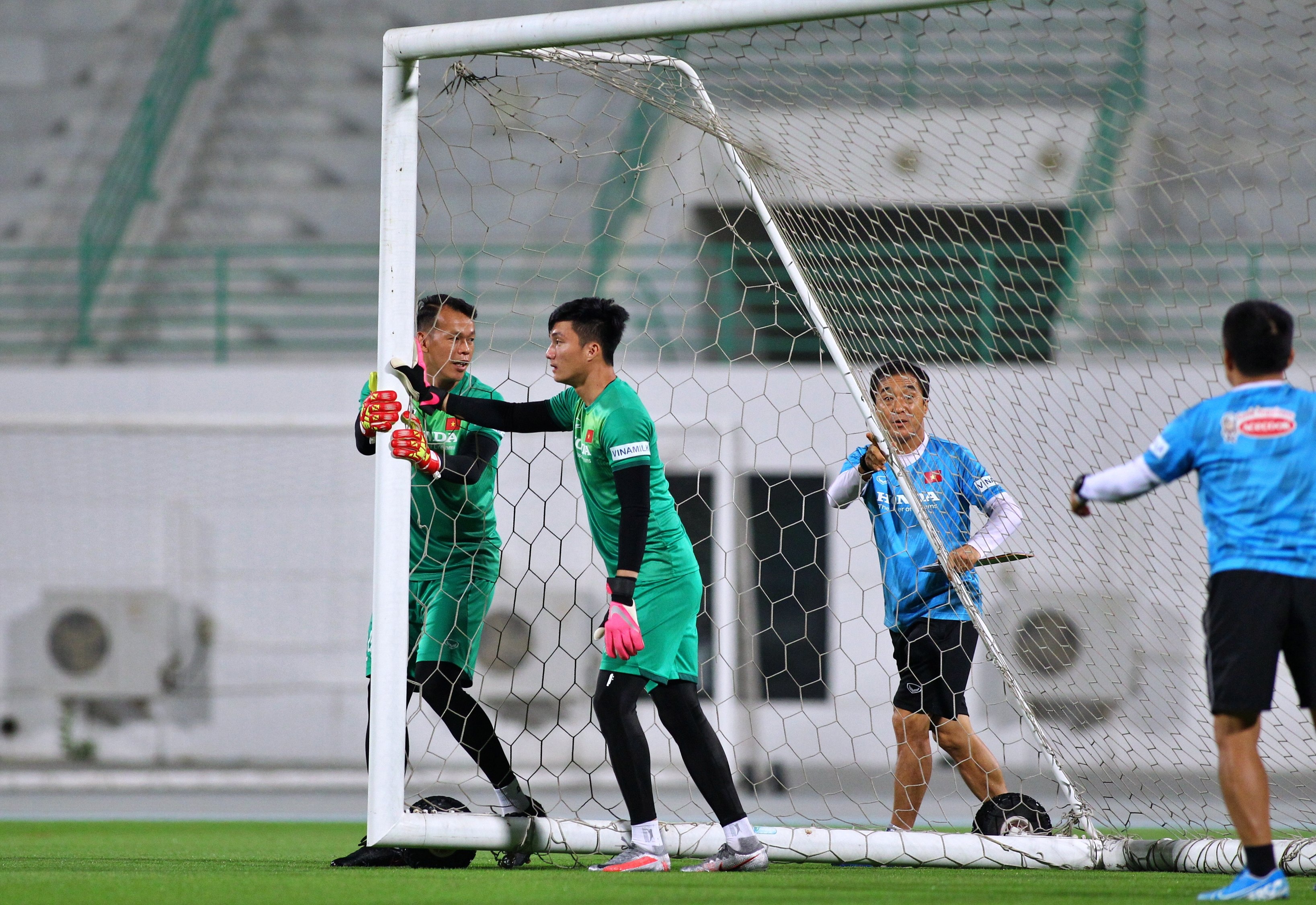 hoang duc noi chuyen rieng voi ong park anh 3