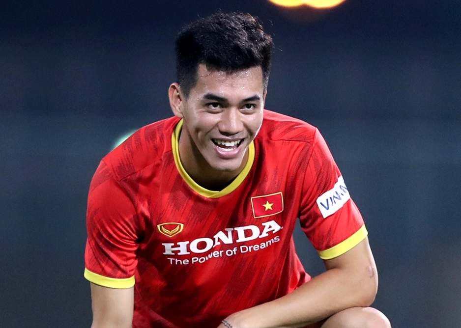 Tien Linh ap sat thanh tich cua Wu Lei hinh anh