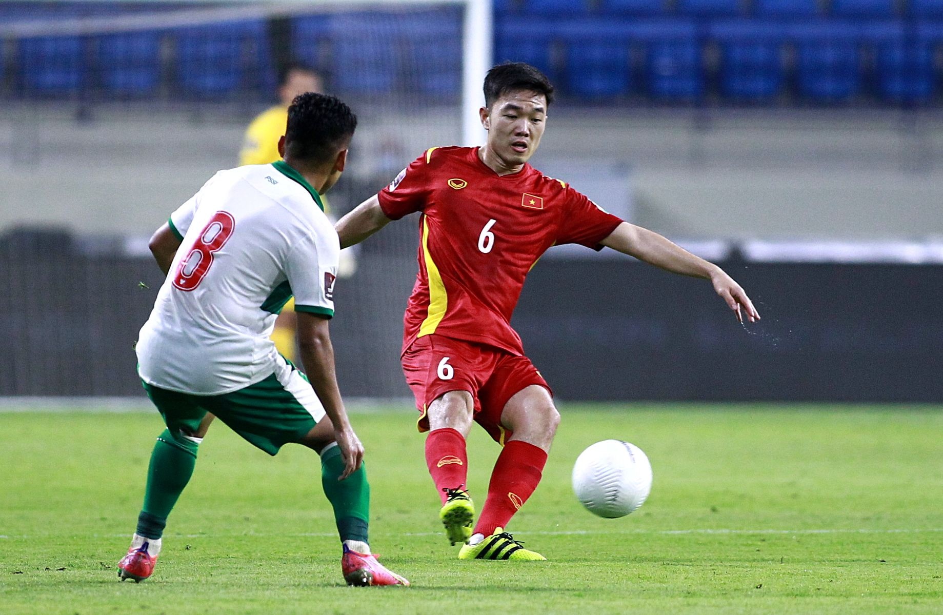 xuan truong tra dua cau thu indonesia anh 9