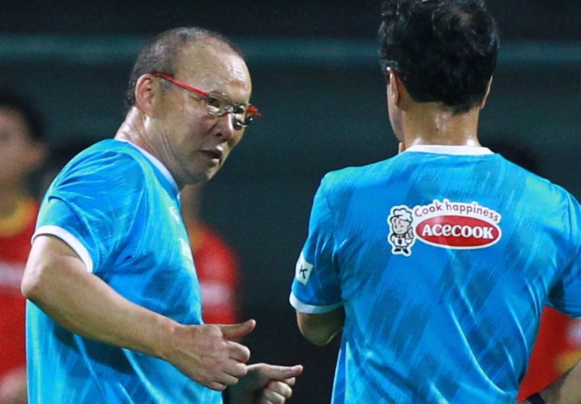 Tro ly Lee Young-jin vang mat o tran Viet Nam gap Afghanistan hinh anh