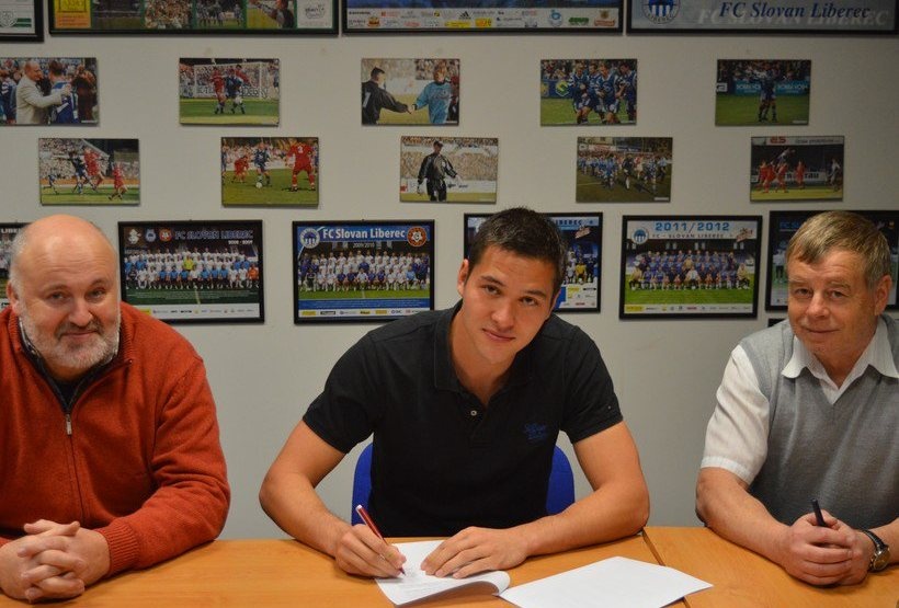 filip nguyen gia nhap slovacko anh 1