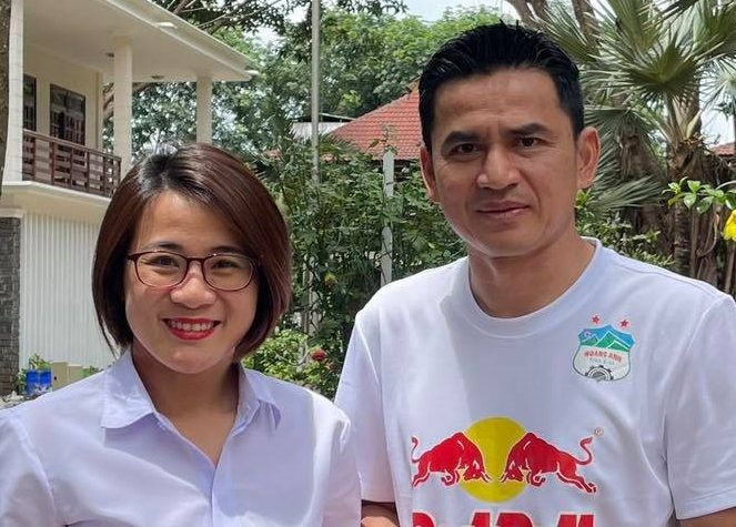 HLV Kiatisuk ung ho hon 210 trieu dong cho 3 benh vien hinh anh