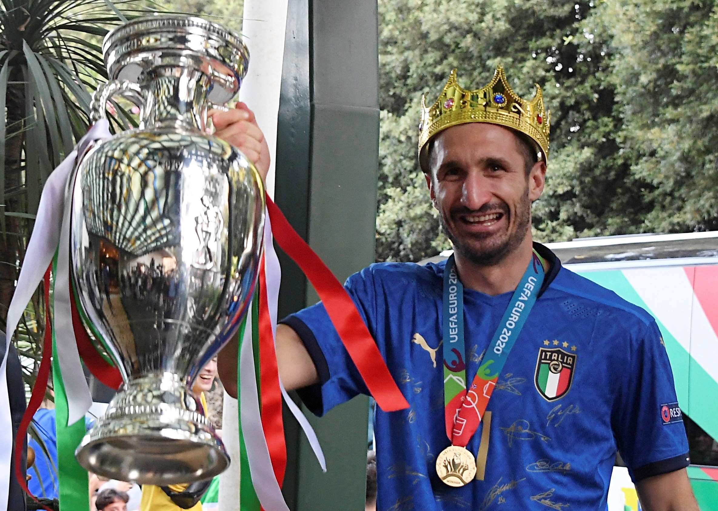 Tuyen Italy tro ve Rome an mung ngoi vo dich Euro hinh anh