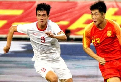 Tien Linh: 'Nhat Ban la doi manh nhat bang B' hinh anh