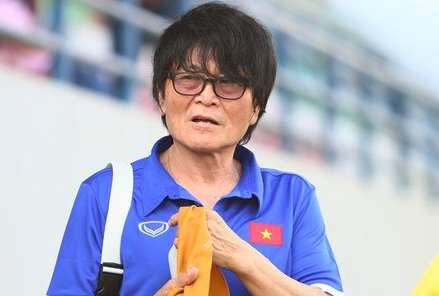 Bac si Choi tam chia tay tuyen Viet Nam hinh anh