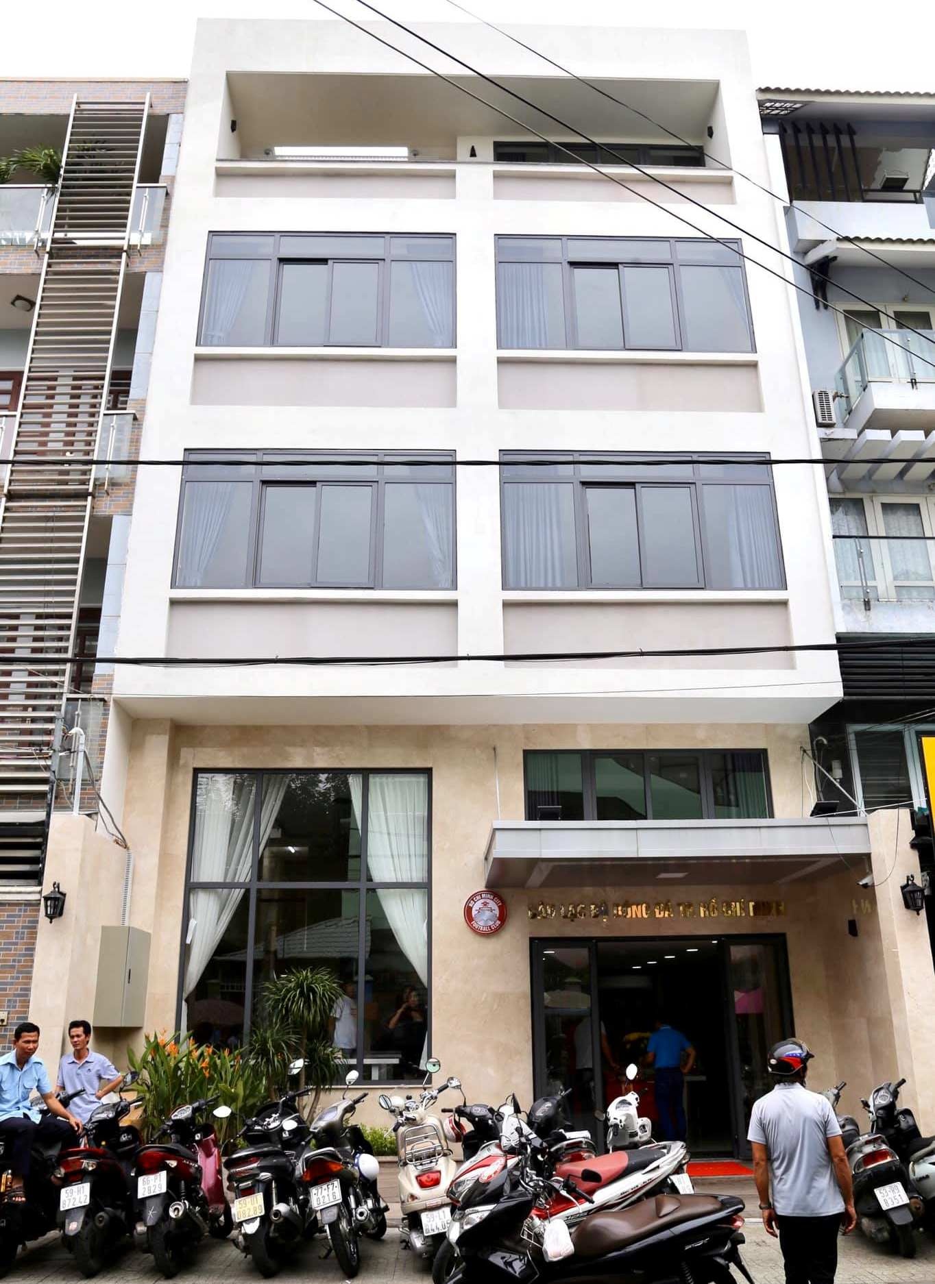 nha clb tp.hcm bi phong toa anh 1