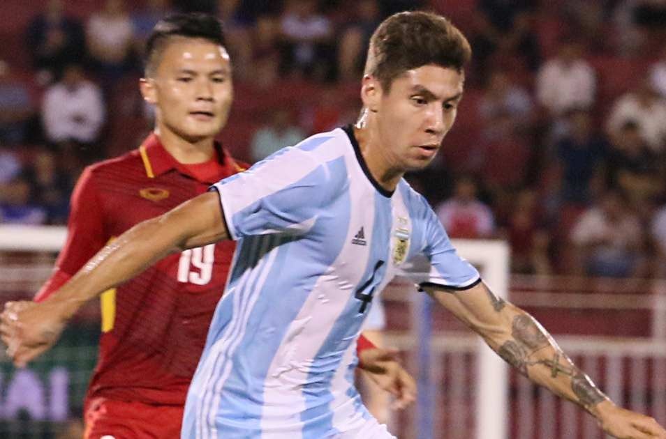 4 dong doi cua Messi tung da giao huu voi U22 Viet Nam hinh anh