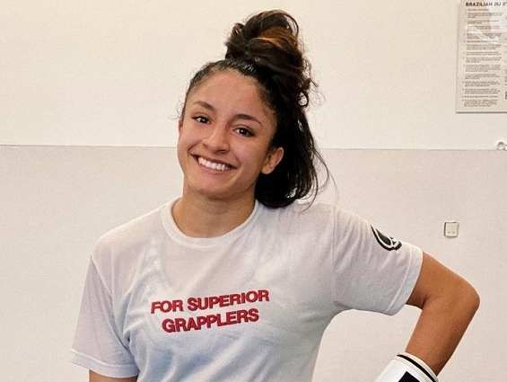 Nu vo si dam guc doi thu sau 10 giay o MMA LFA 110 hinh anh