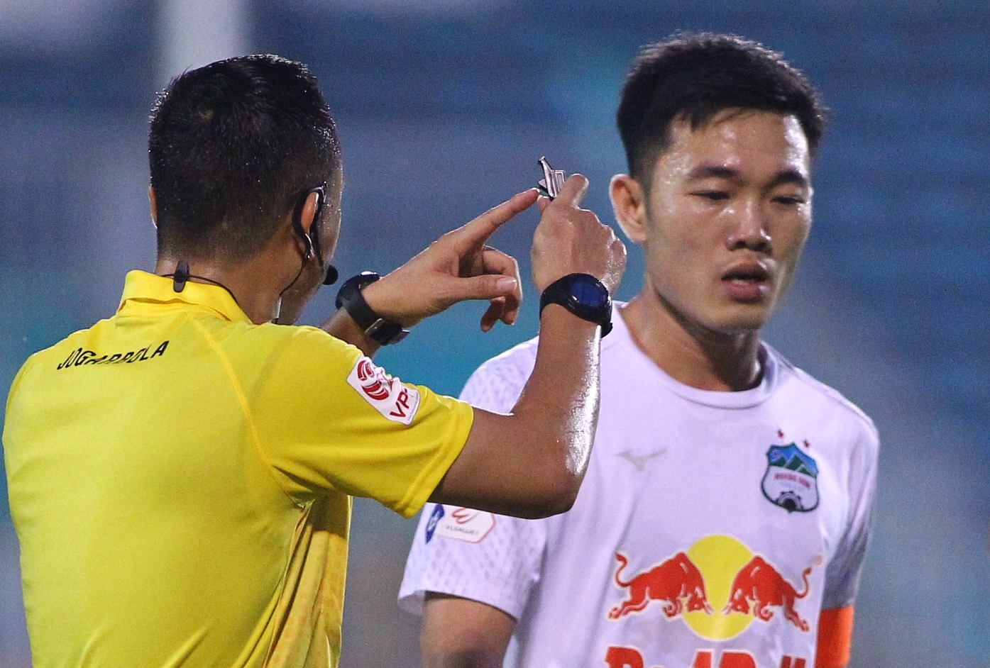 V.League nhin tu bai hoc 16 thang khong bong da o Indonesia hinh anh