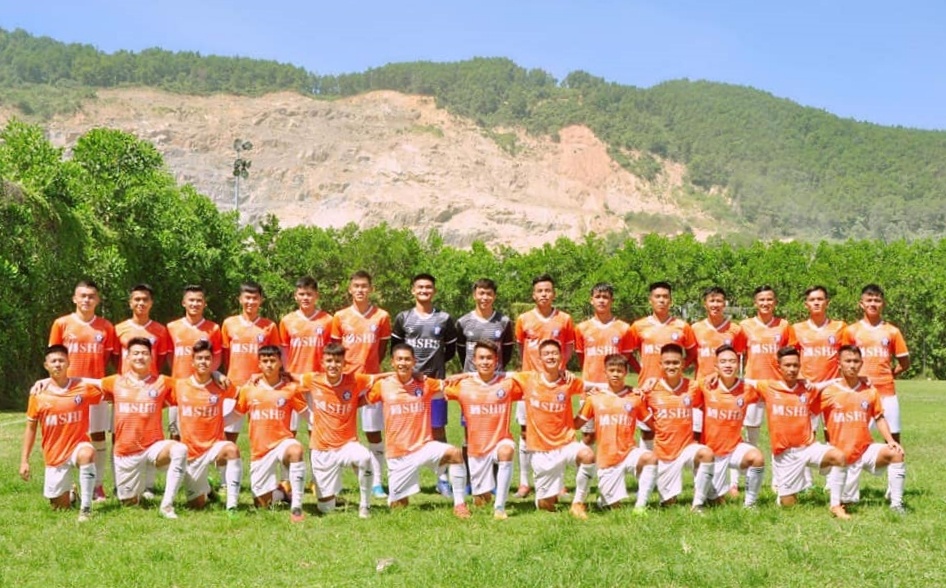 F0 treo rao vao khu tap luyen cua CLB Da Nang anh 1