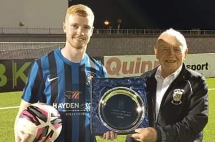 Cu sut cau au thanh ban o khoang cach 60 m tai Ireland hinh anh