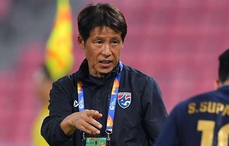 HLV Nishino nhan cai ket phu phang o Thai Lan hinh anh