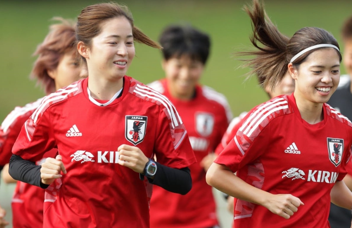 HLV Nishino duoc gioi thieu dan dat doi nu Nhat Ban hinh anh