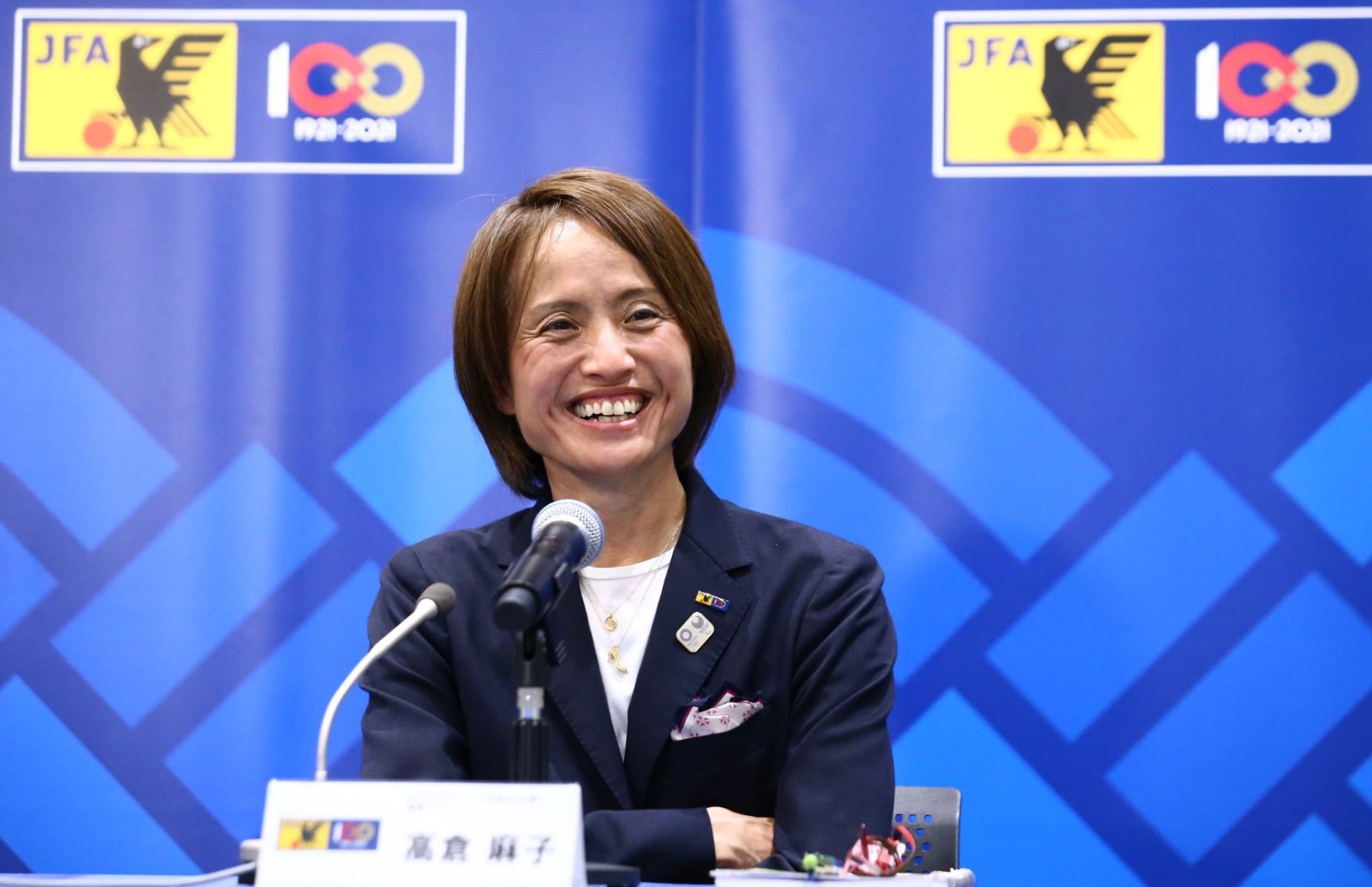 HLV Nishino duoc gioi thieu lam doi nu Nhat Ban,  Asako Takakura anh 1