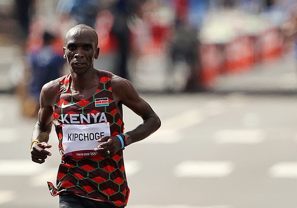 Eliud Kipchoge gianh HCV marathon Olympic anh 1