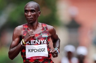 Eliud Kipchoge gianh HCV marathon Olympic hinh anh