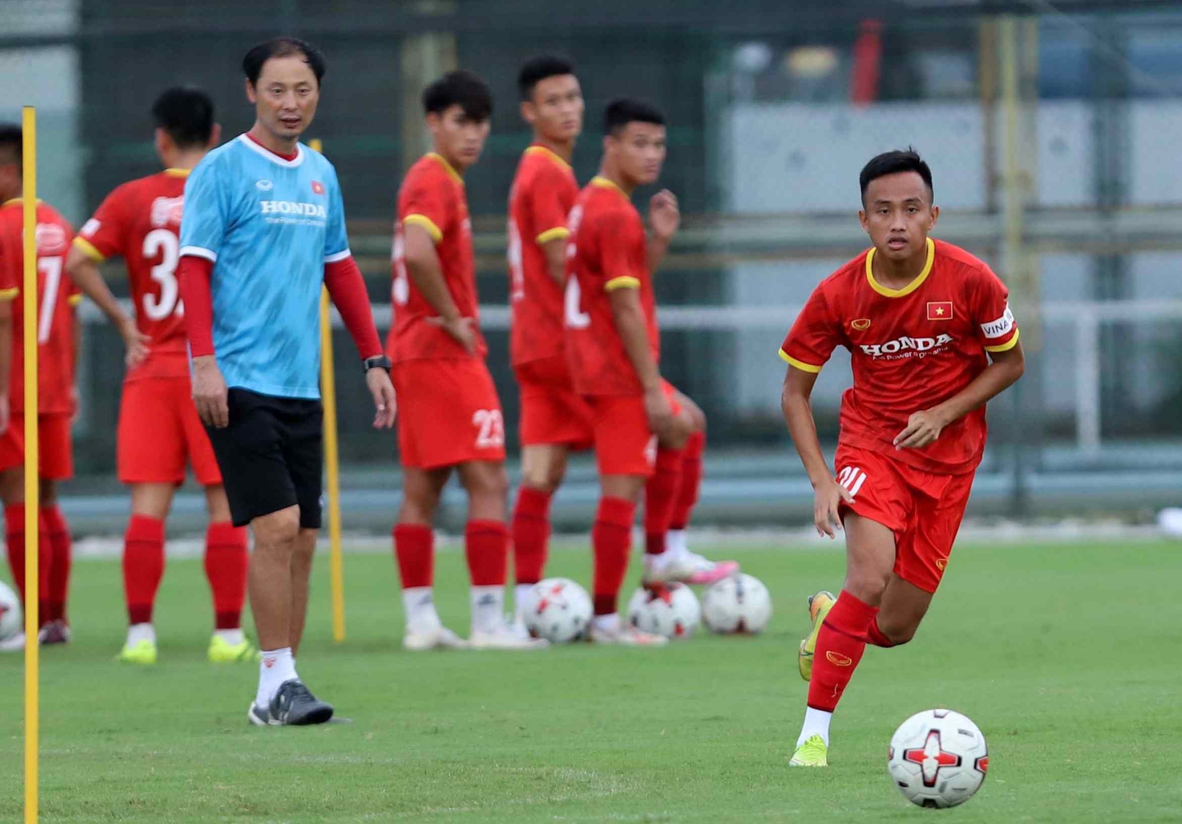 HLV Park Hang-seo giam sat doi U22 Viet Nam anh 8