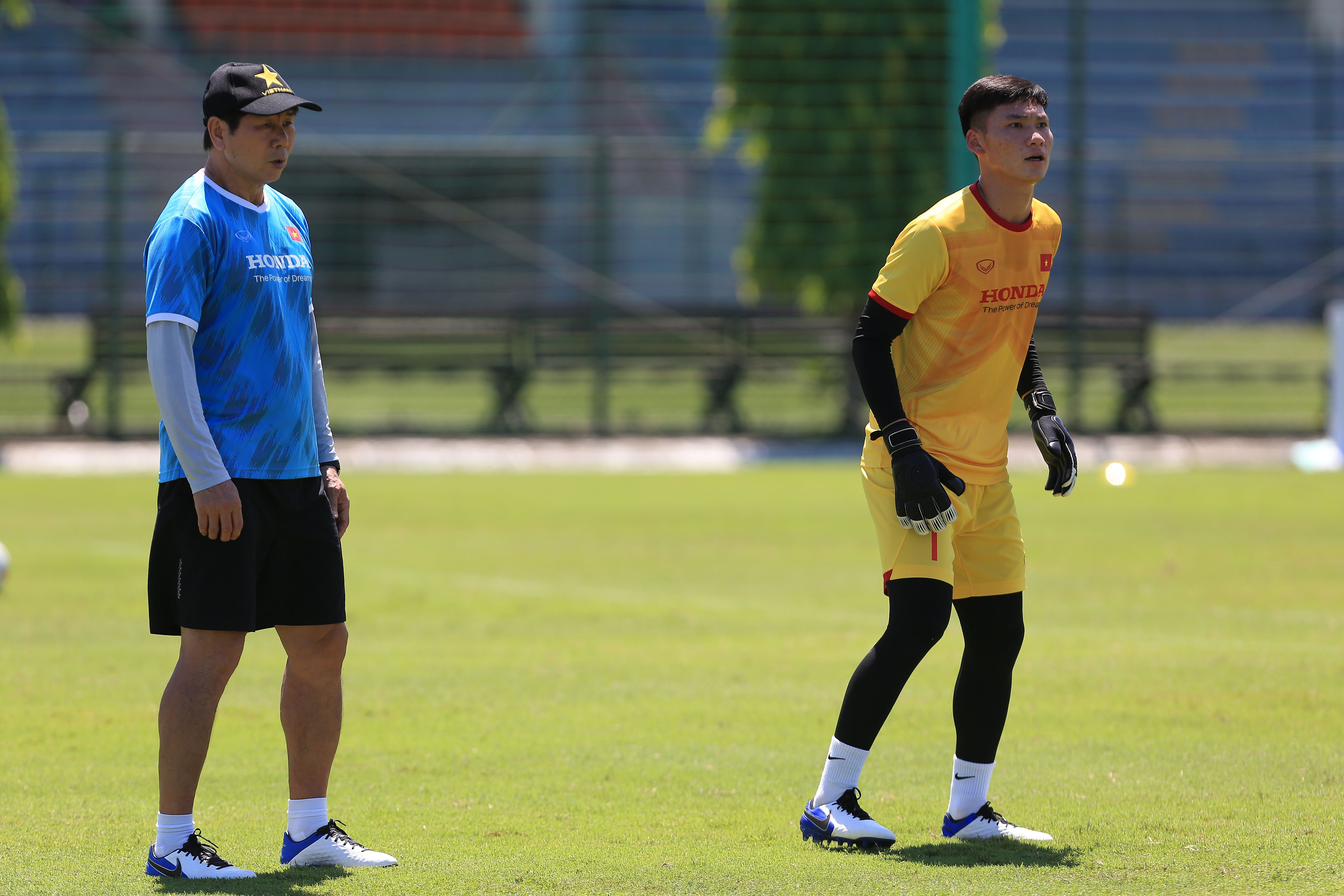 HLV Han Quoc vat va trong buoi tap sang cua U22 Viet Nam anh 6