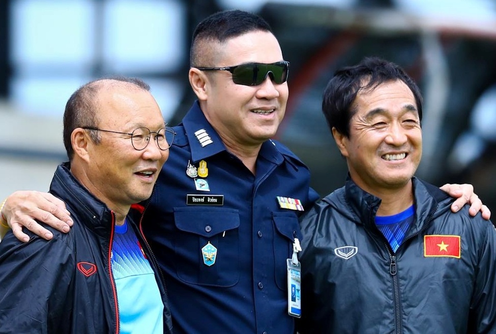 Huyen thoai bong da Thai Lan gui don kien vi bi che gieu hinh anh