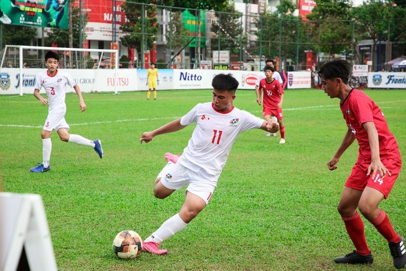 CLB Nhat Ban mo truong day bong da o Binh Duong anh 1