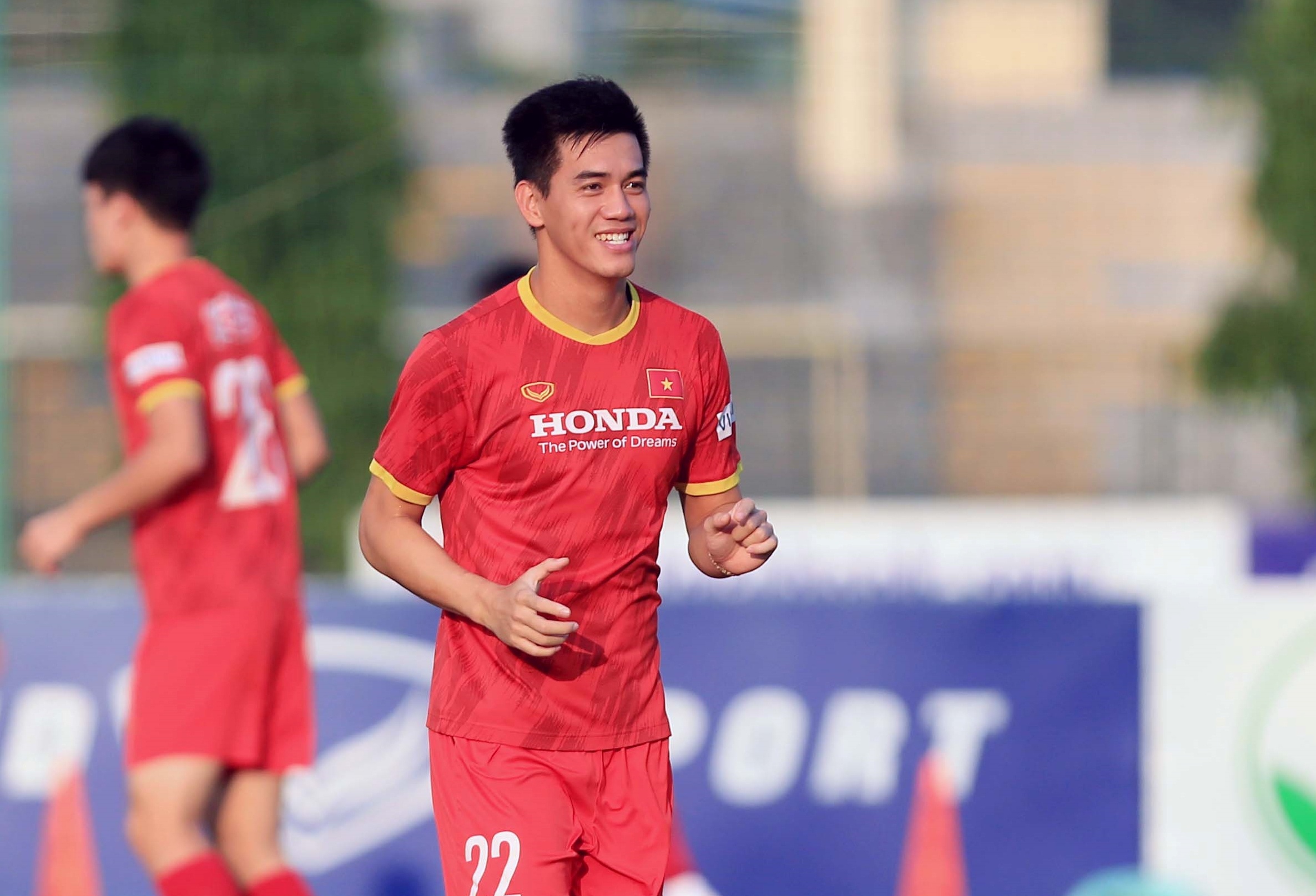 Tien Linh: 'Toi may man khong bi chan thuong' hinh anh