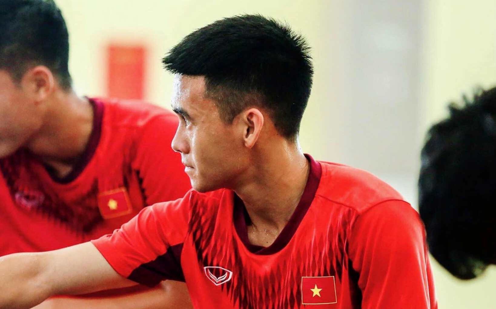 Tuyen thu U19 Viet Nam lam cong nhan khi V.League huy hinh anh