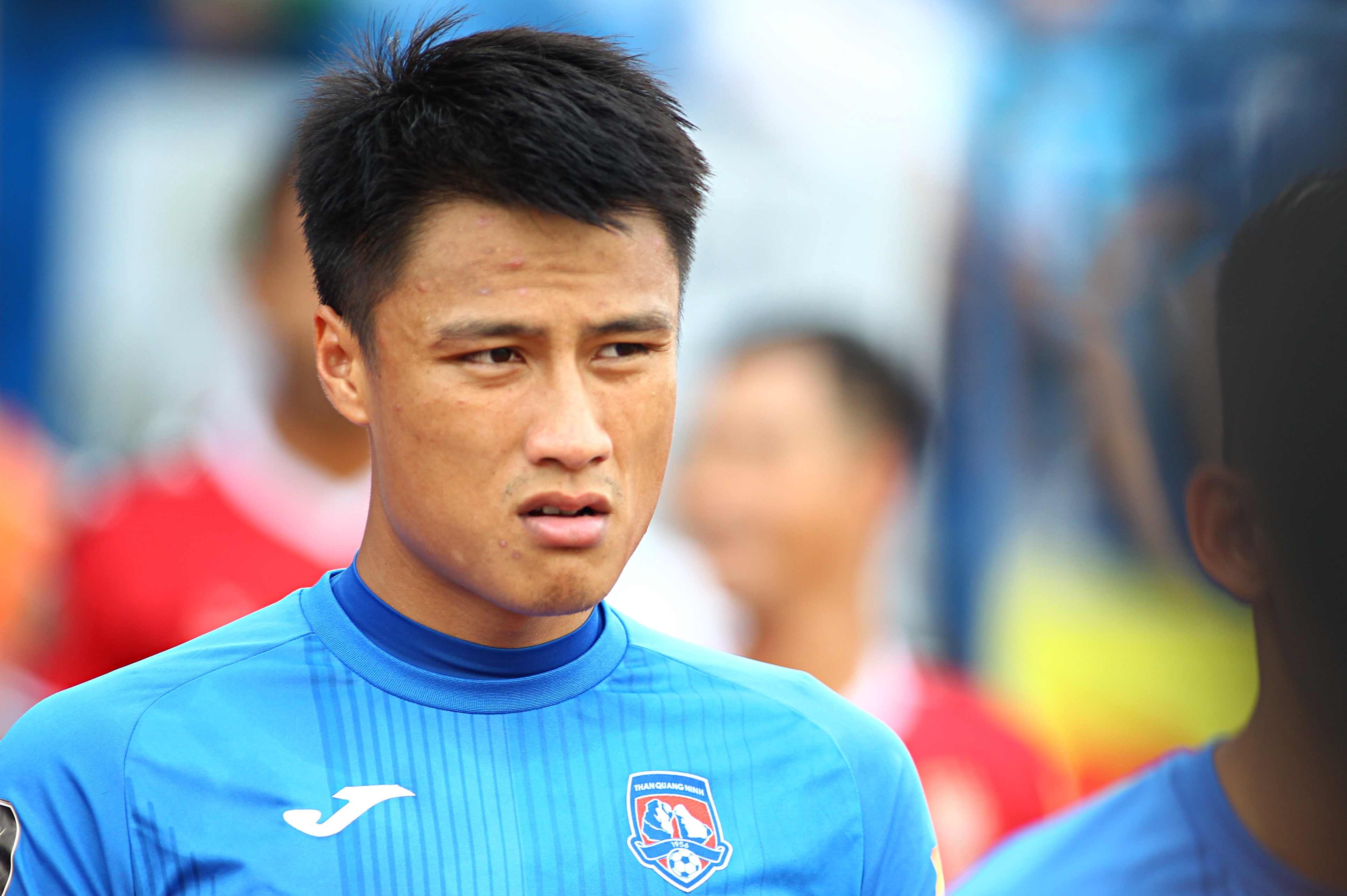 Mac Hong Quan chia tay Quang Ninh de ve CLB Binh Dinh hinh anh