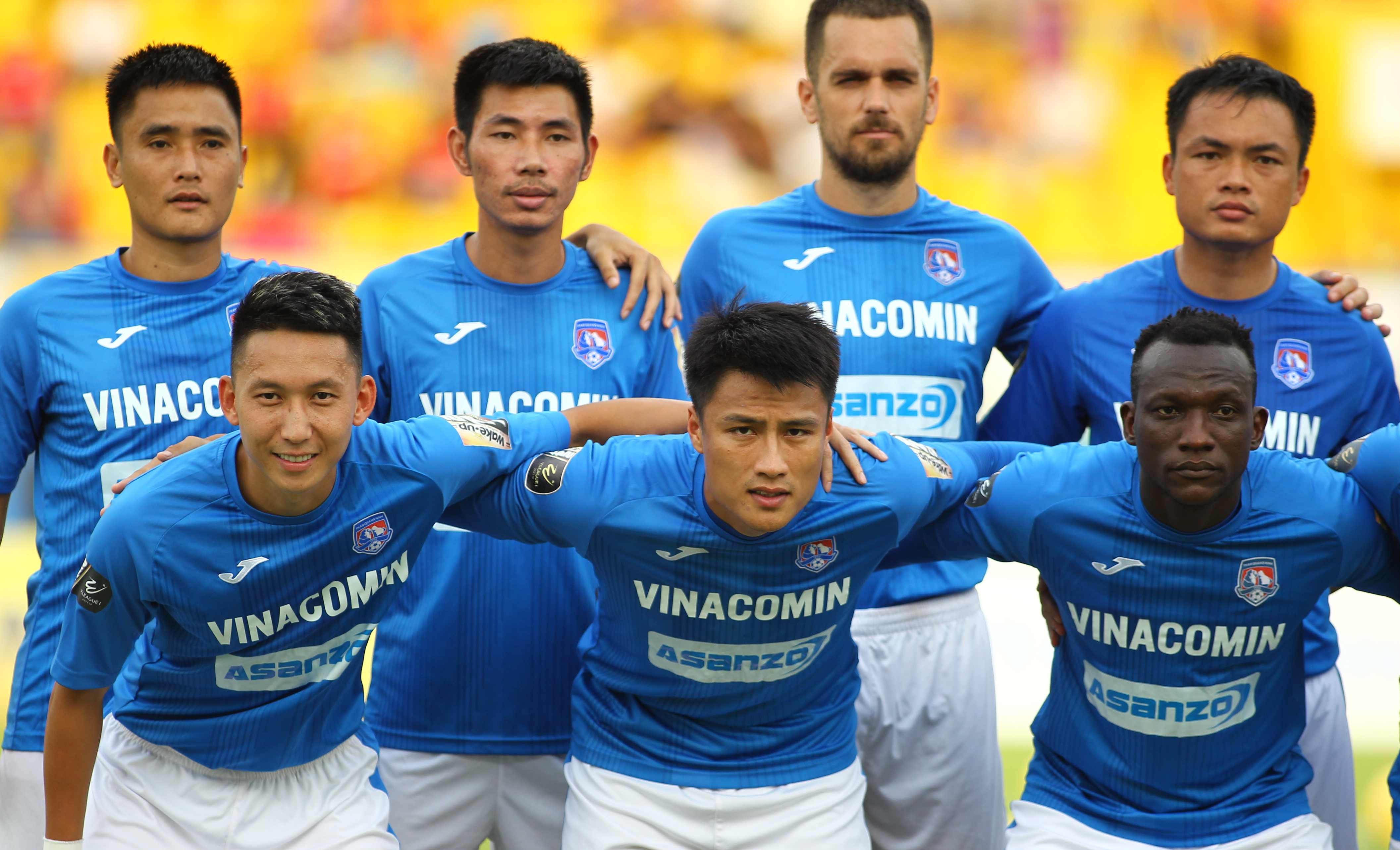 Nha moi gioi: 'FIFA va VFF co the bao ve cau thu Quang Ninh' hinh anh